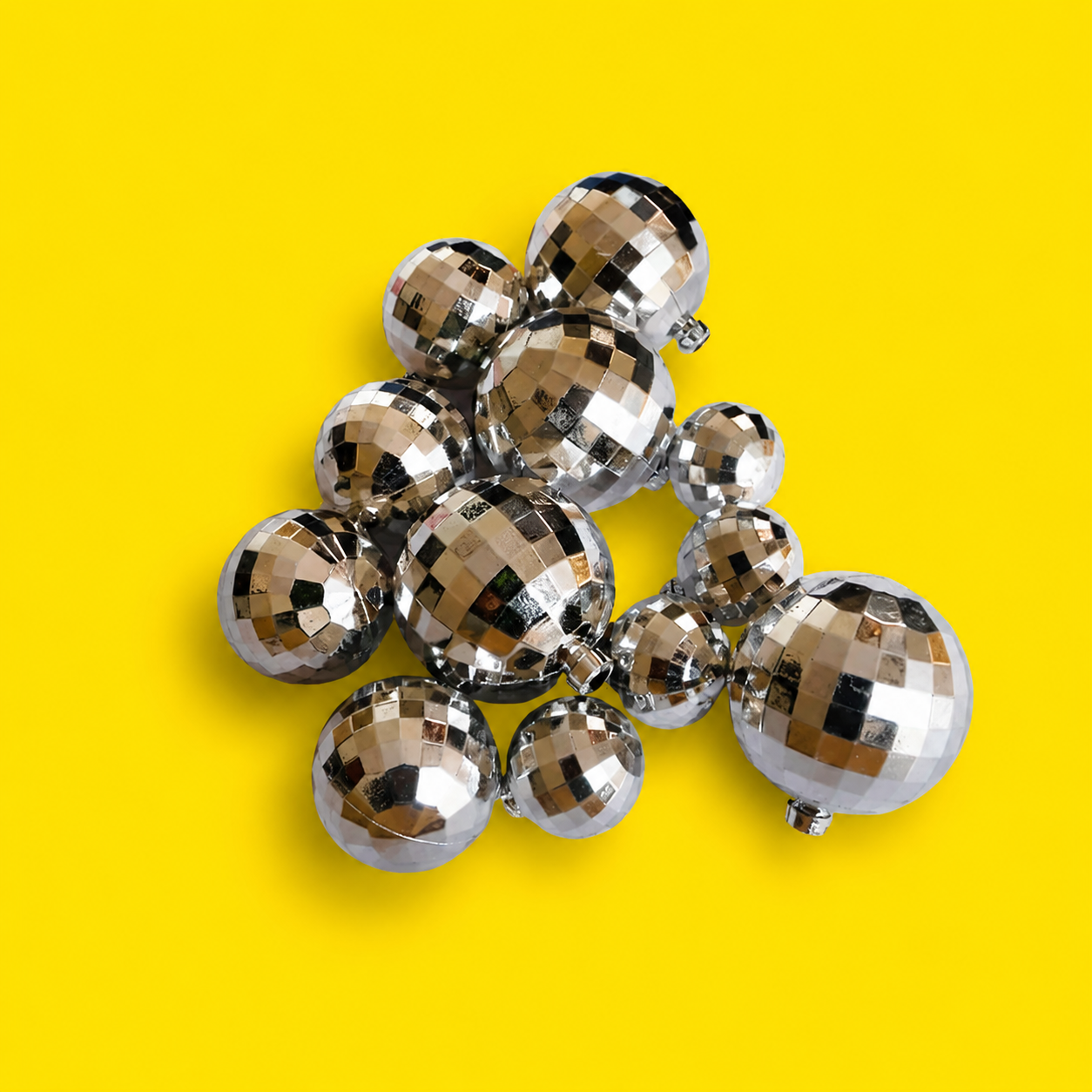 CAKE DECORATION OR FAUX BALL DISCO SILVER COLOR (20 PCS IN ONE PACKET) (Barcode 10000)