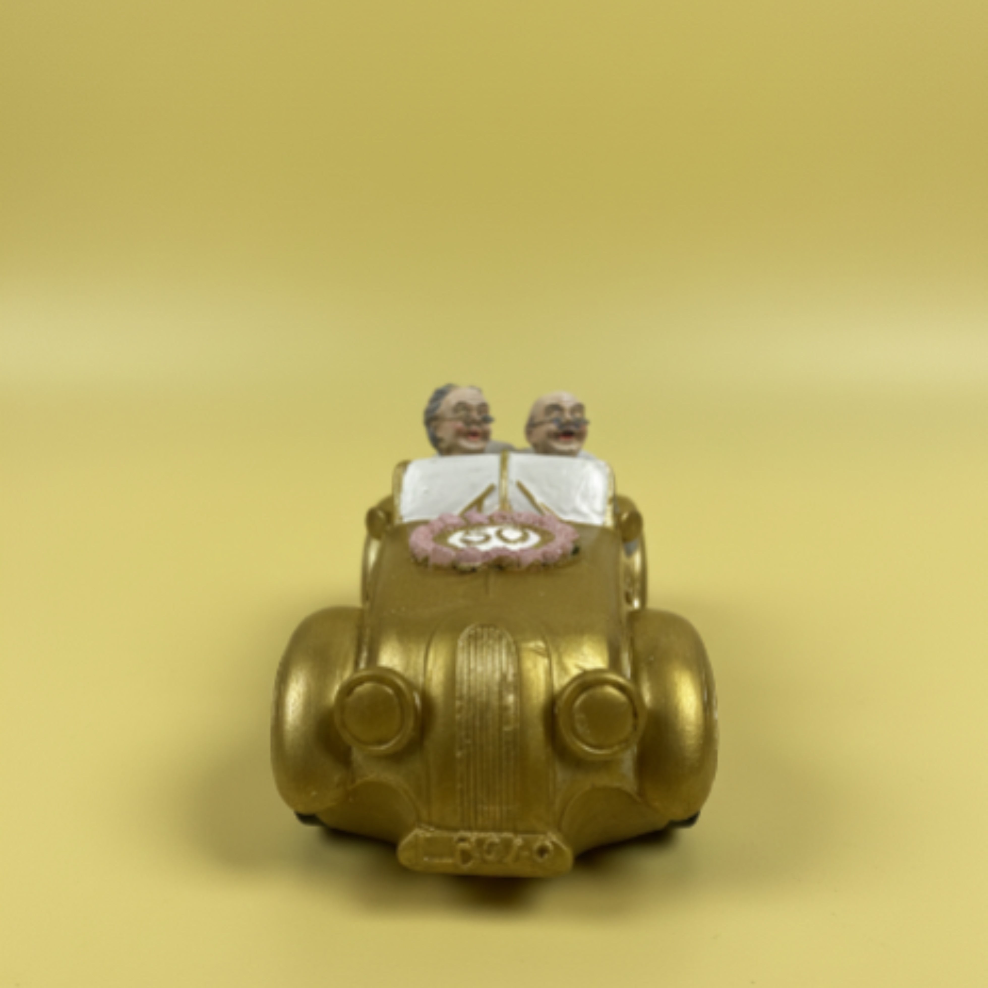 CAKE TOY STATUE GRANPARENTS 50 TH WEDDING ANNIVERSARY ON GOLDEN CAR 1 PC 13230