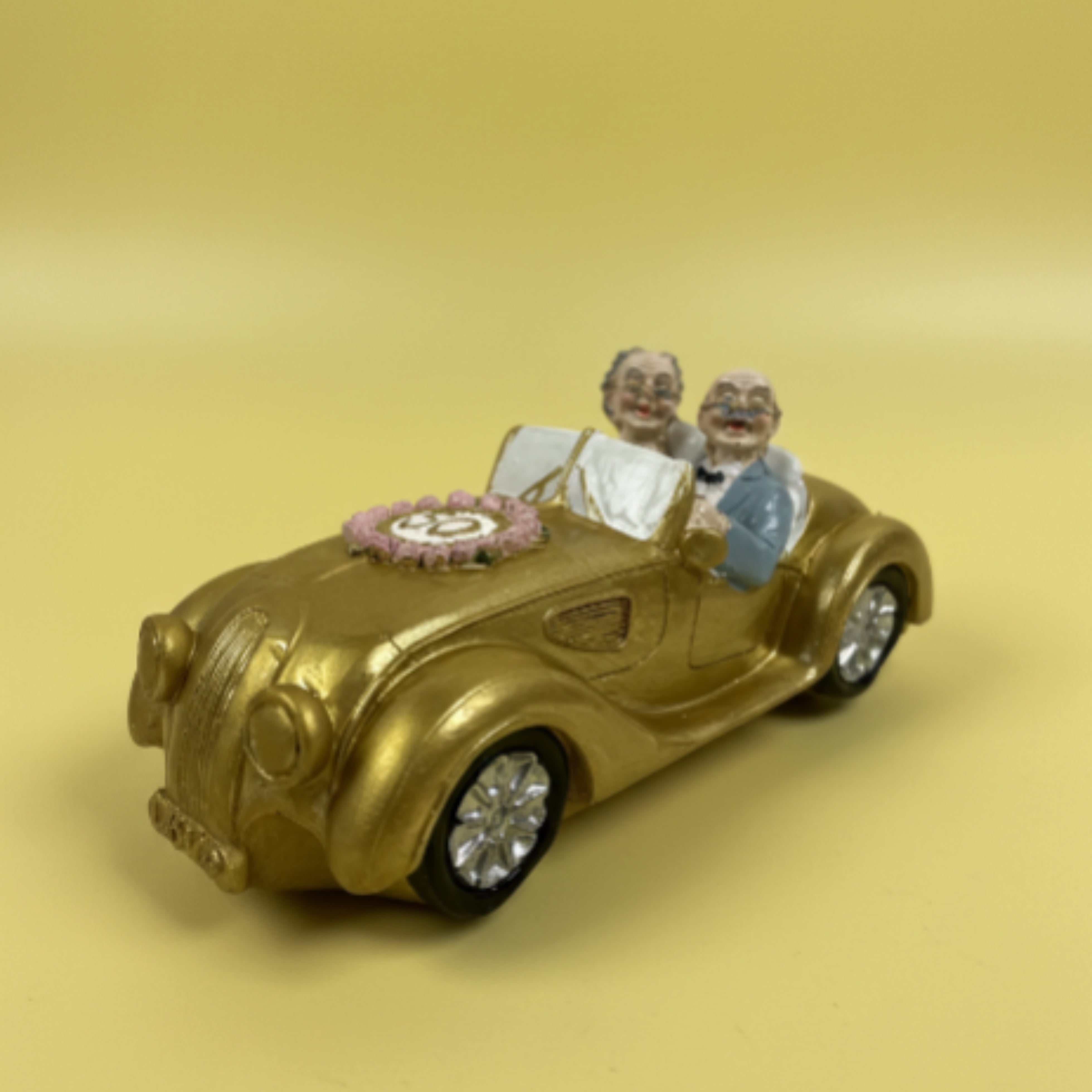 CAKE TOY STATUE GRANPARENTS 50 TH WEDDING ANNIVERSARY ON GOLDEN CAR 1 PC 13230